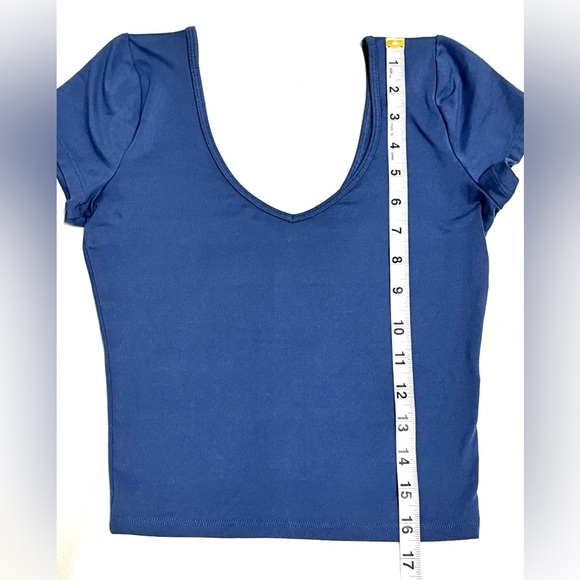 Hollister Soft Stretch Seamless Fabric Women's Blue Crop Top Size XS - Picture 5 of 9